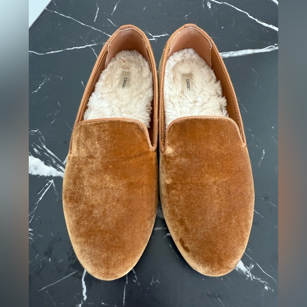 Velvet loafers from Birdies.